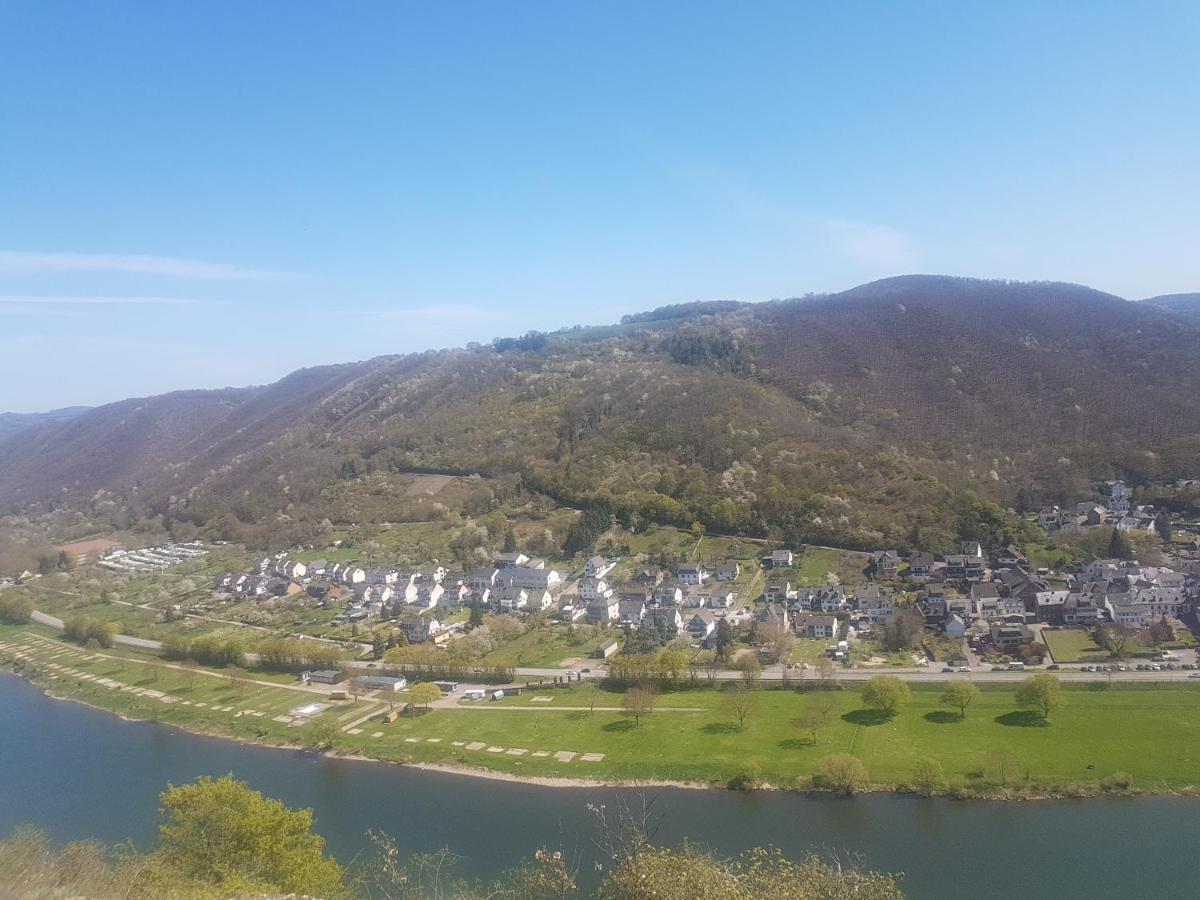 Himmelblau * Burgen (Mayen-Koblenz)